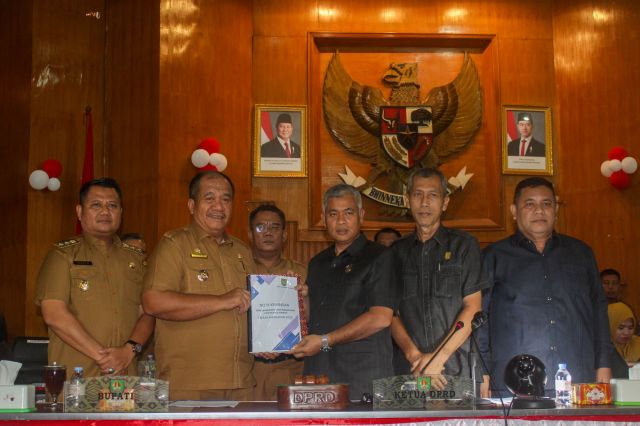 RAPAT PARIPURNA PENYAMPAIAN NOTA KEUANGAN DAN RANPERDA TENTANG P.APBD KABUPATEN ASAHAN TAHUN ANGGARAN 2025